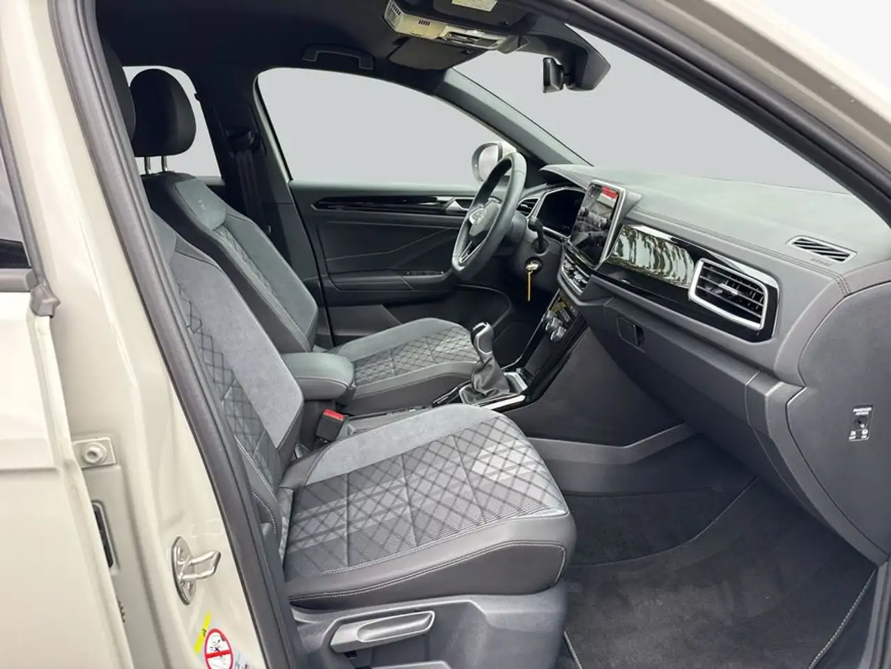 Volkswagen T-Roc 1.0 TSI R-Line SHZ APP RFK GJR LED — Galería del vehículo 12