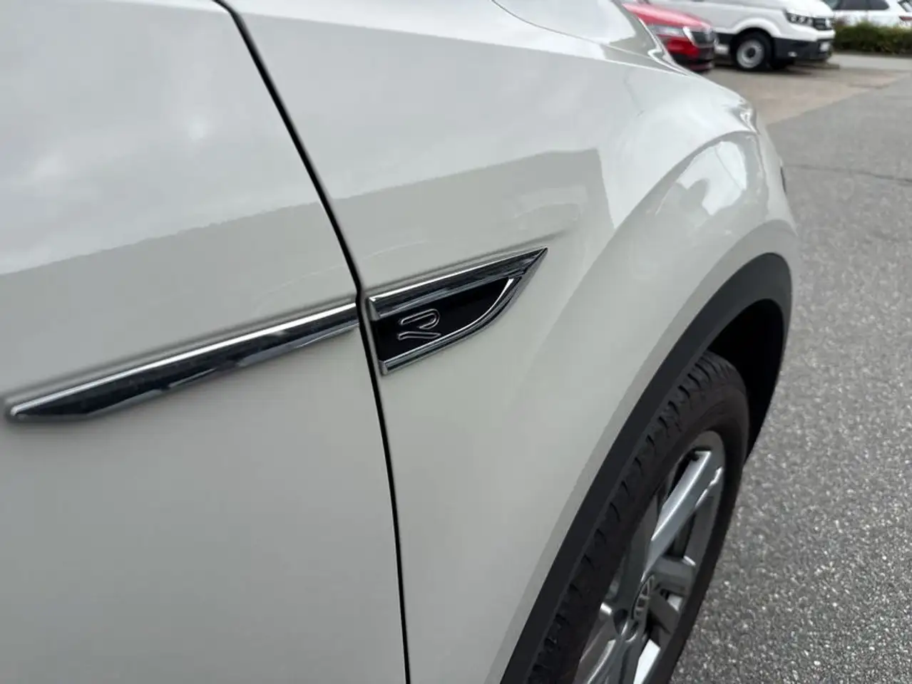 Volkswagen T-Roc 1.0 TSI R-Line SHZ APP RFK GJR LED — Galería del vehículo 20