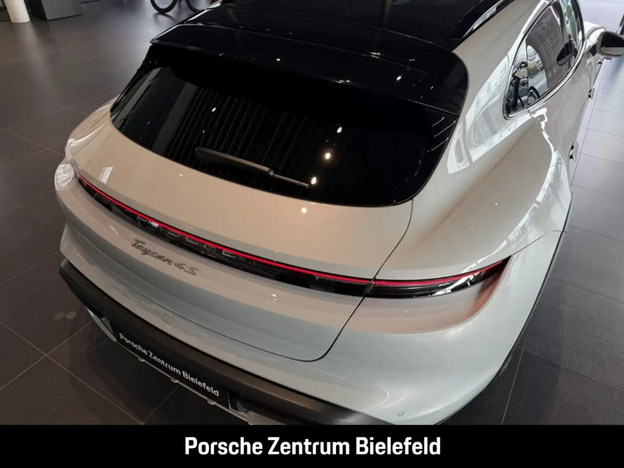 Porsche Taycan 4S Cross Turismo Head-Up Surround-View — معرض صور السيارة 16