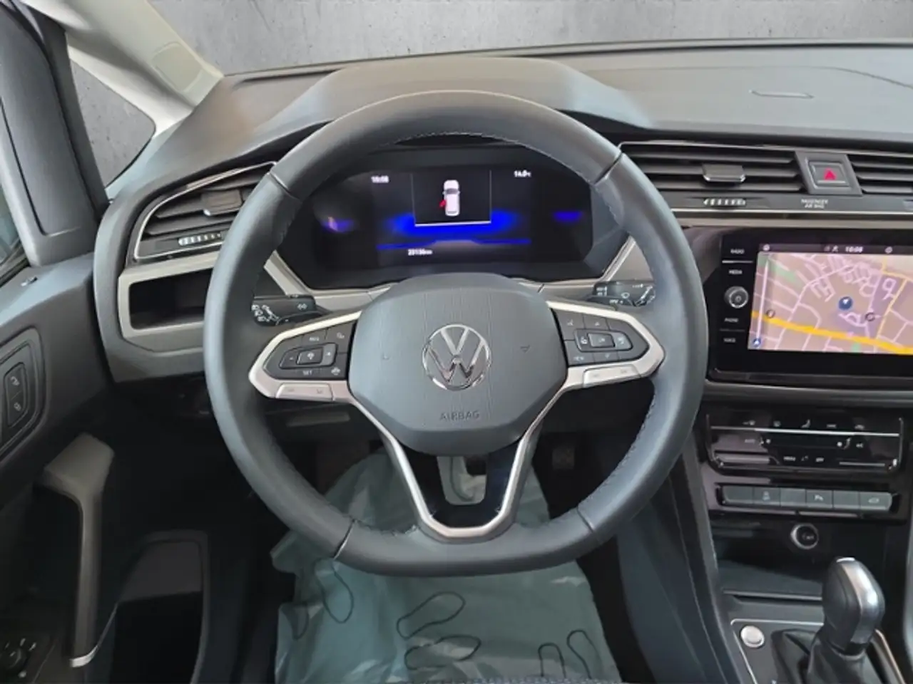Volkswagen Touran 1.5 TSI Comfortline+NAVI+AHK+7-SITZ.+PDC — Vehicle gallery 14