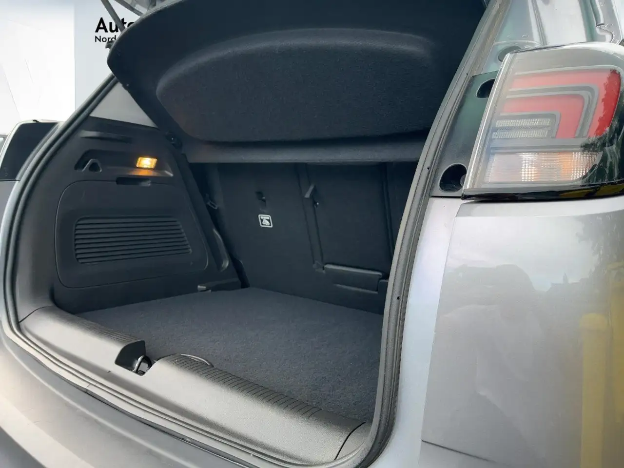 Opel Crossland AT6 Enjoy LED/Navi/Ergo/PDC/Kamera — معرض صور السيارة 9