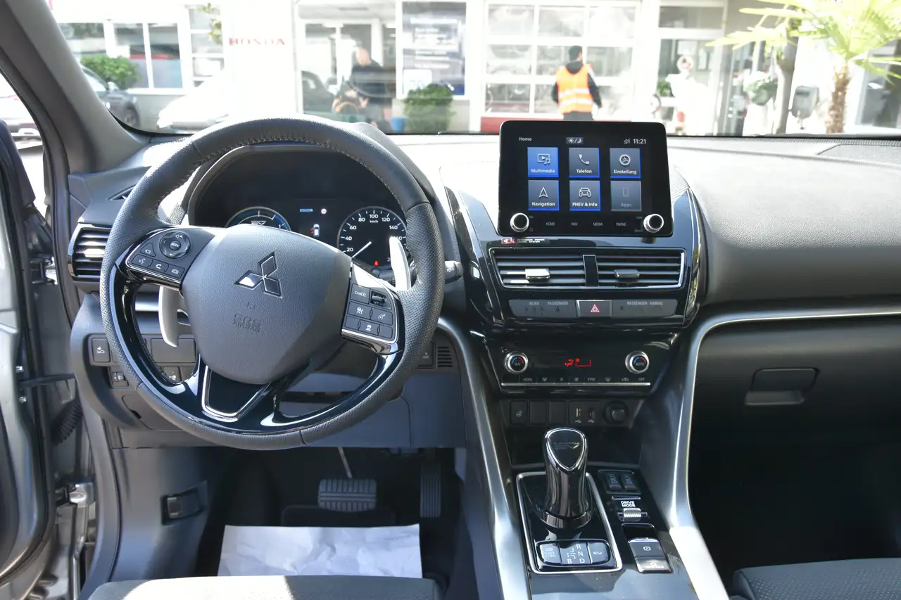 Mitsubishi Eclipse Cross Plus Select Black Hybrid 4WD*AHK*360° — معرض صور السيارة 11