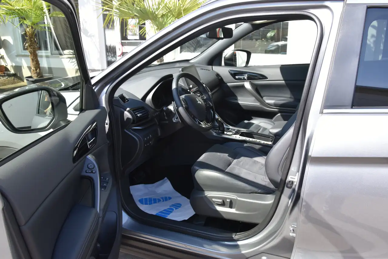 Mitsubishi Eclipse Cross Plus Select Black Hybrid 4WD*AHK*360° — معرض صور السيارة 9
