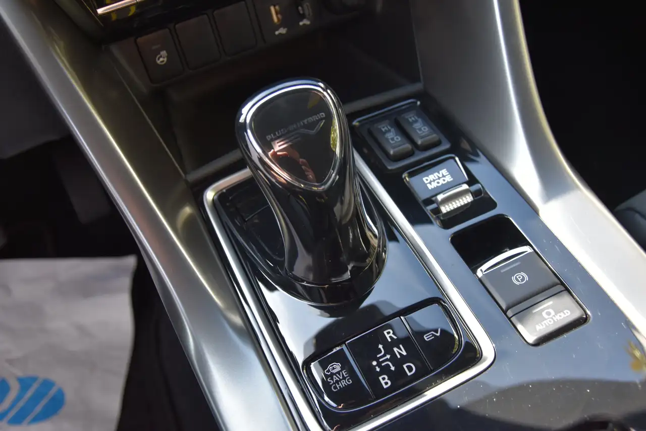 Mitsubishi Eclipse Cross Plus Select Black Hybrid 4WD*AHK*360° — معرض صور السيارة 13
