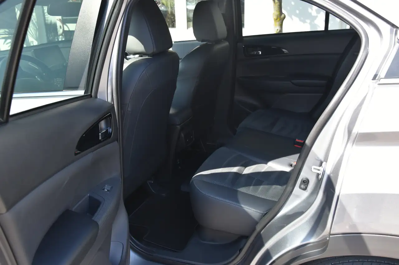 Mitsubishi Eclipse Cross Plus Select Black Hybrid 4WD*AHK*360° — معرض صور السيارة 21