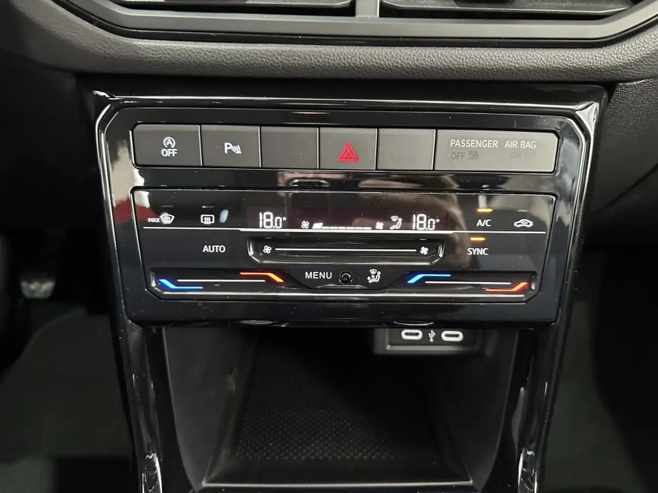 Volkswagen T-Cross 1.0 TSI Life 85kW — Vehicle gallery 24