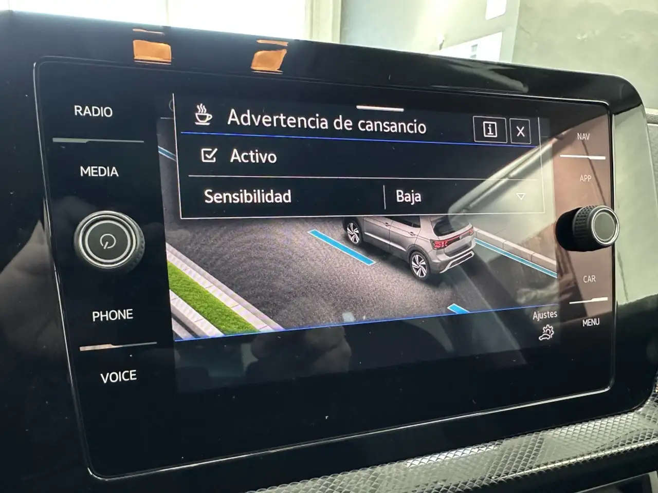 Volkswagen T-Cross 1.0 TSI Life 85kW — Vehicle gallery 33