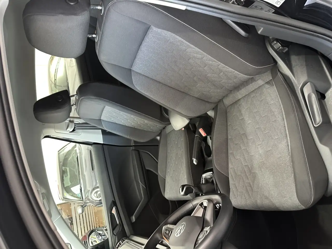 Volkswagen T-Cross 1.0 TSI Life 85kW — Vehicle gallery 39