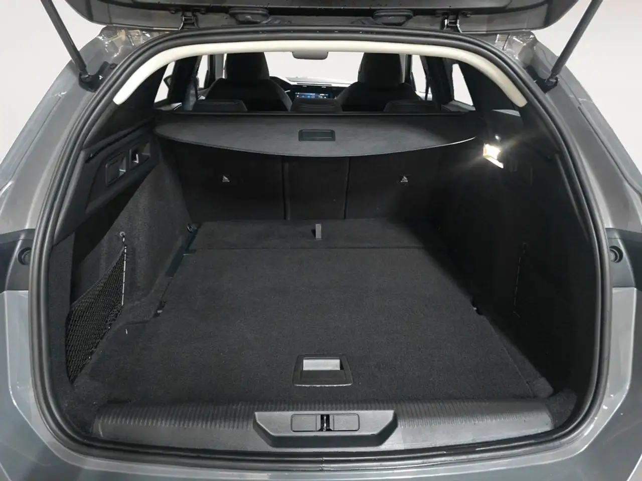 Peugeot 308 SW 1.2 PureTech S&S Allure 130 — Vehicle gallery 13