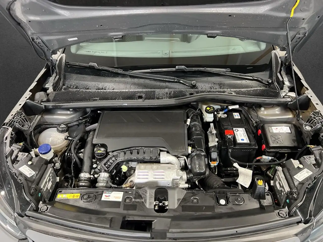 Peugeot 2008 Neuer 2008 GT PureTech 130 EAT8 — Vehicle gallery 5