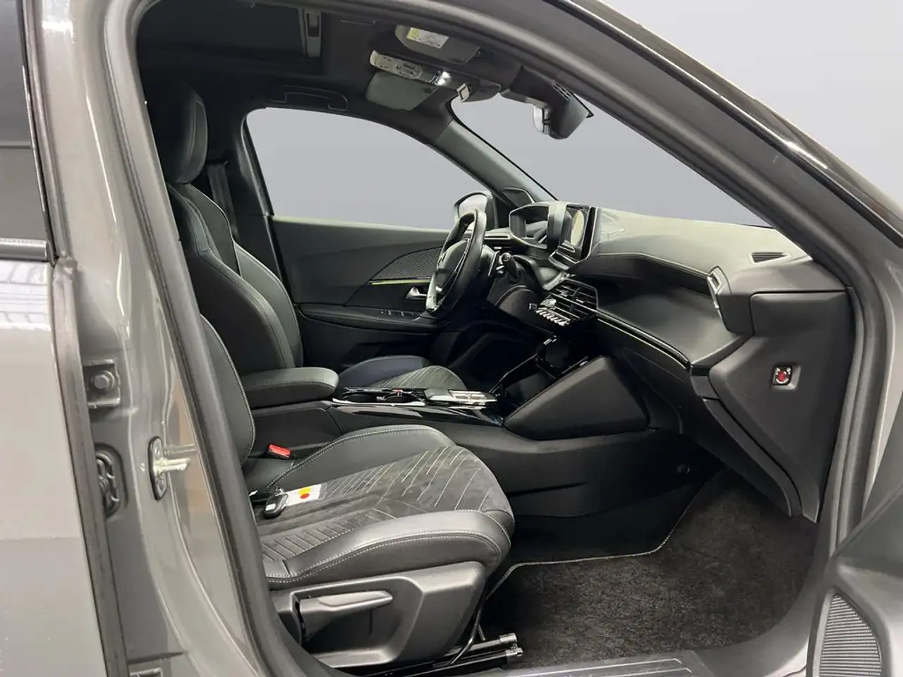 Peugeot 2008 Neuer 2008 GT PureTech 130 EAT8 — Vehicle gallery 11