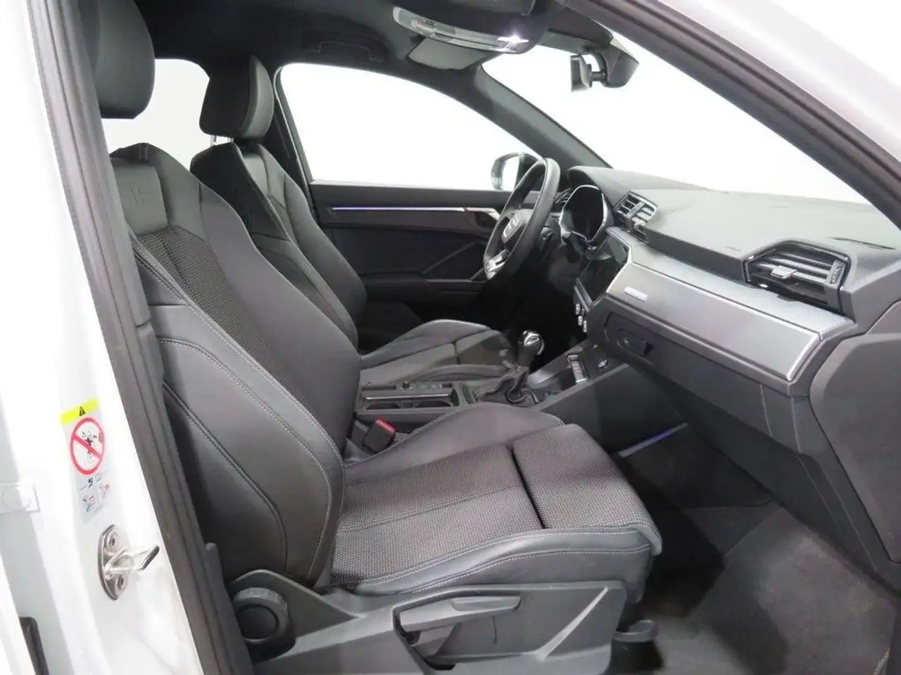 Audi Q3 35 TDI Black line S tronic 110kW — معرض صور السيارة 9