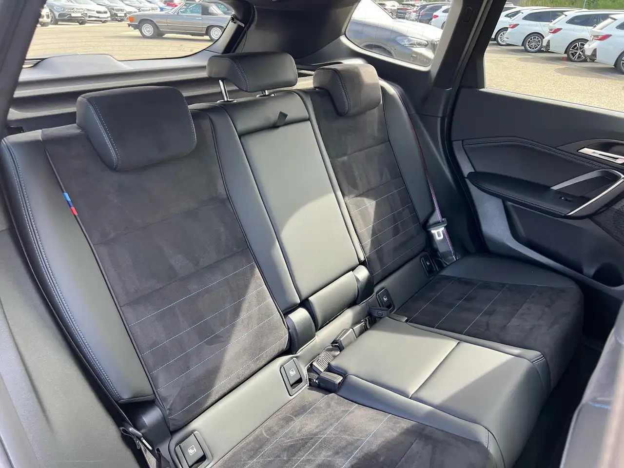 BMW iX1 xDrive30 M-Sport Pro AHK RFK Navi Shz LED — Galerie du véhicule 23