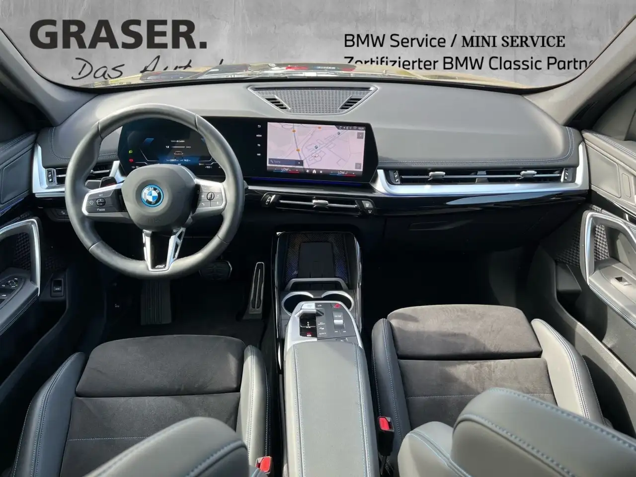 BMW iX1 xDrive30 M-Sport Pro AHK RFK Navi Shz LED — Galerie du véhicule 4