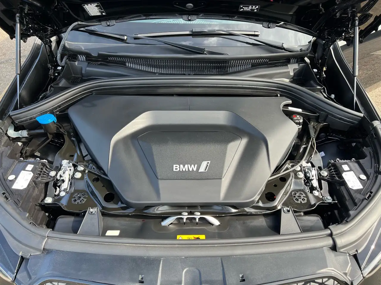 BMW iX1 xDrive30 M-Sport Pro AHK RFK Navi Shz LED — Galerie du véhicule 38