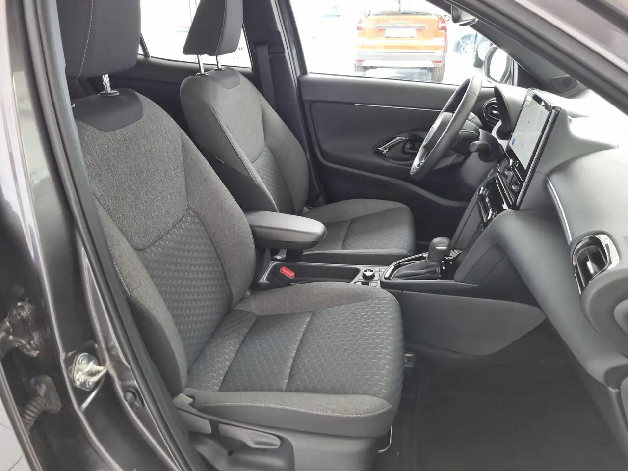 Toyota Yaris Cross Hybrid AWD-i Team D #Navi #AHK #SHZ #R.Kamera — Galería del vehículo 15