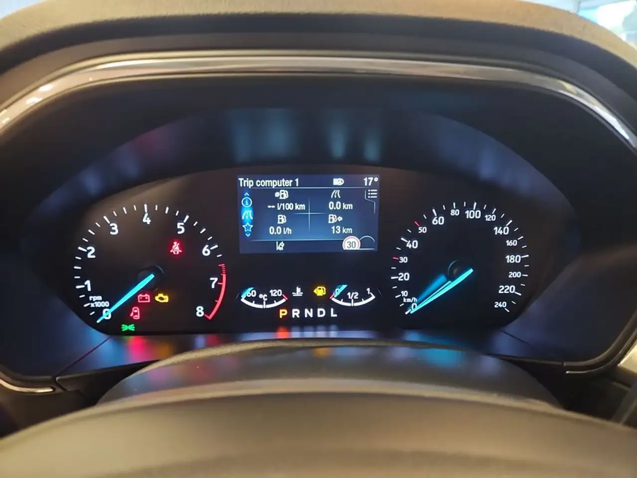 Ford Focus Turnier 1.0 EcoBoost Hybrid Aut. TITANIUM ED — Galería del vehículo 10