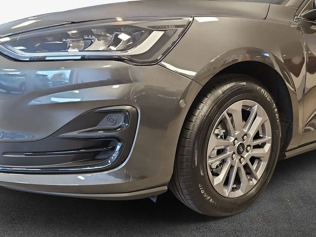 Ford Focus Turnier 1.0 EcoBoost Hybrid Aut. TITANIUM ED — Galería del vehículo 4