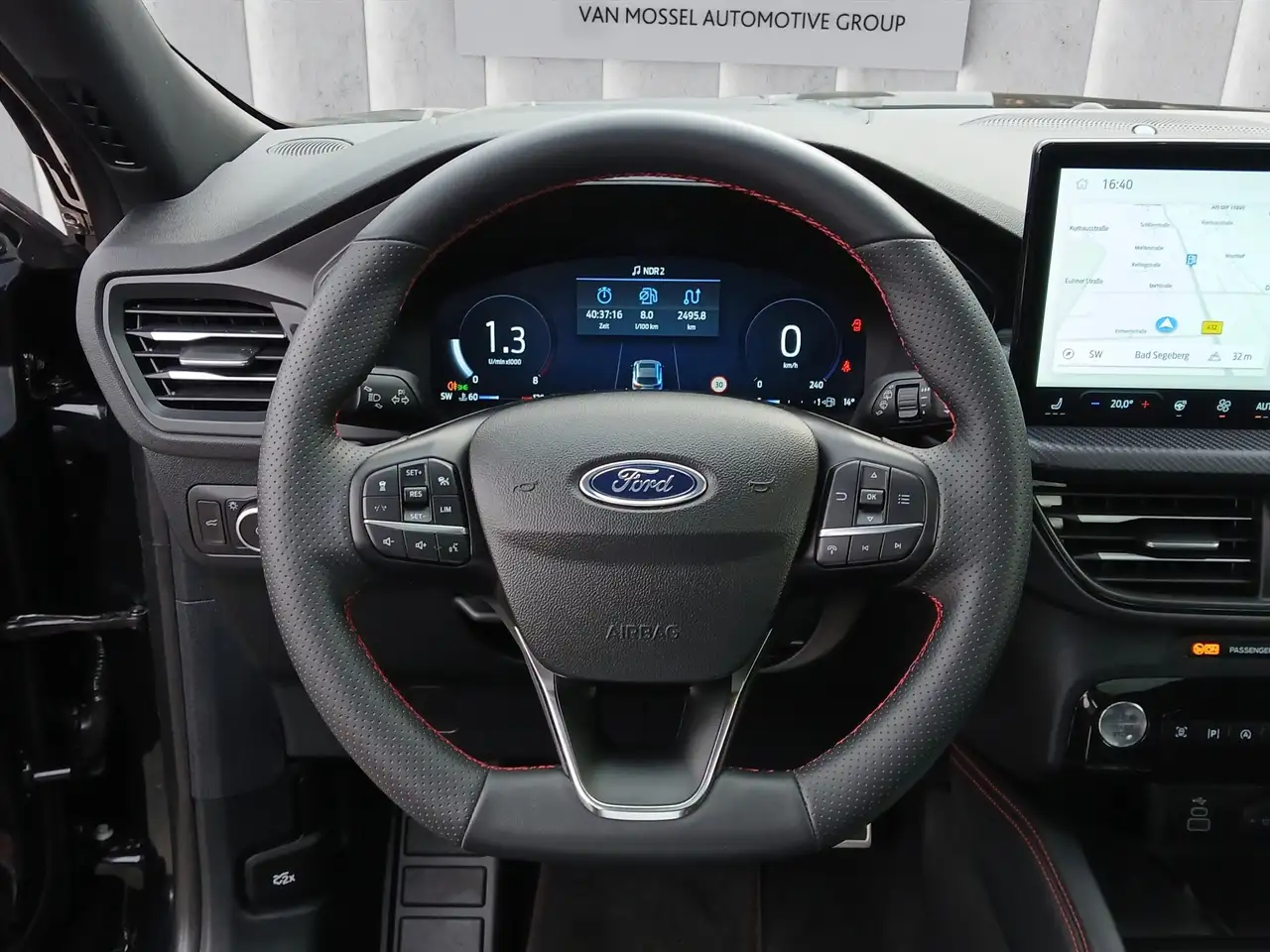 Ford Kuga ST-Line X Aut.*PANO*AHK*360GRAD*LED-MATRIX*NAVI*GR — Galería del vehículo 13