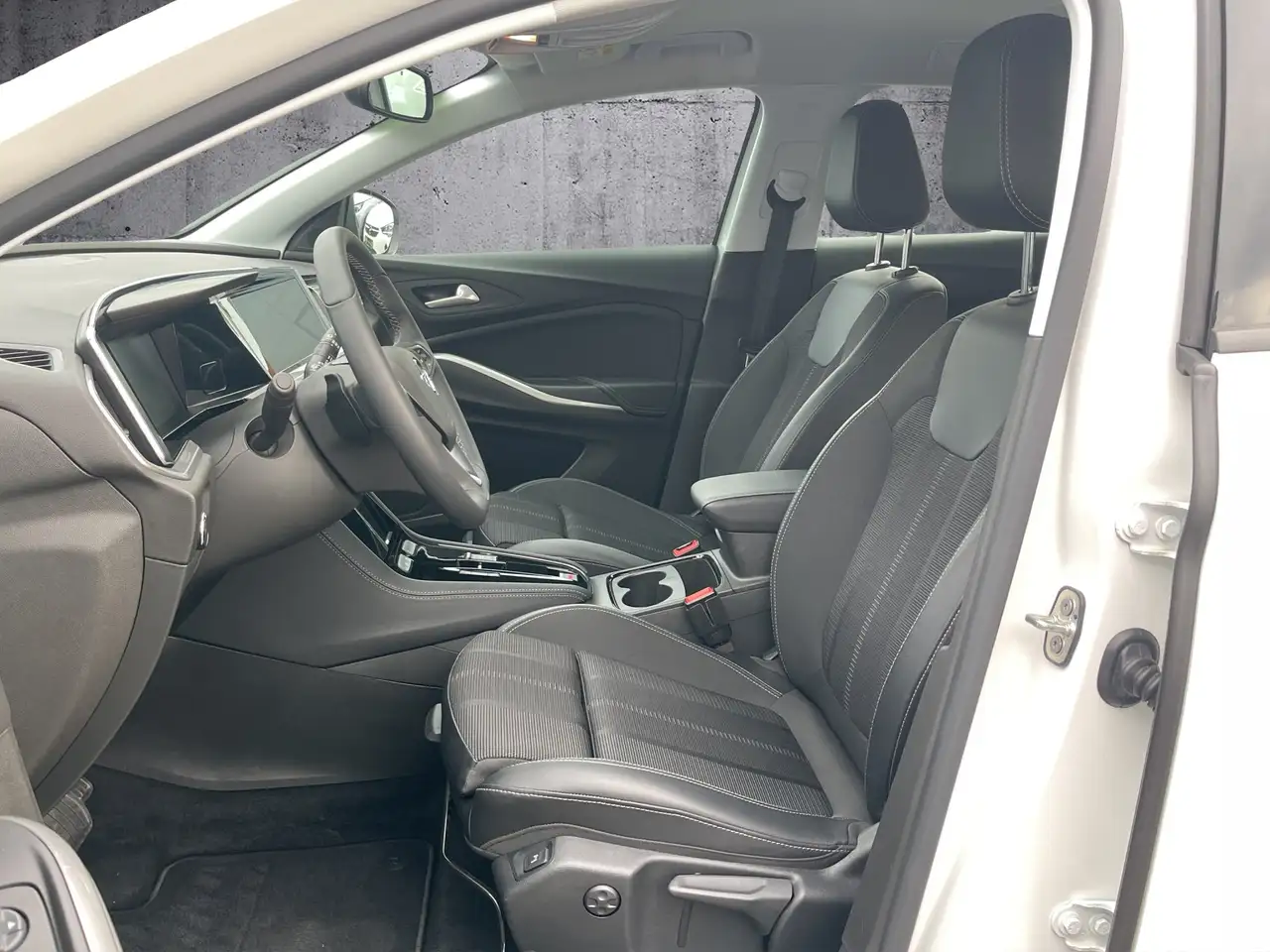 Opel Grandland 1.2 GS Line ACC+AHK+LED+Navi+SHZ+360 — معرض صور السيارة 9