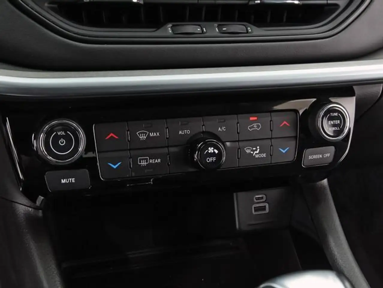Jeep Compass eHybrid 1.5 MHEV 96kW Limited Dct — Galerie du véhicule 32