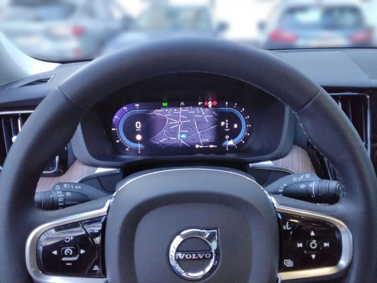 Volvo XC60 Plus Dark 2WD — Vehicle gallery 8