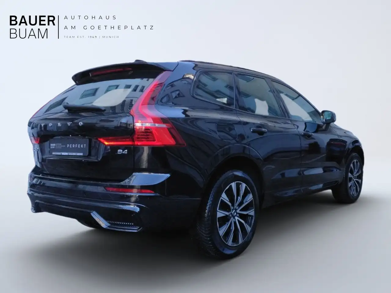 Volvo XC60 Plus Dark 2WD — Vehicle gallery 3