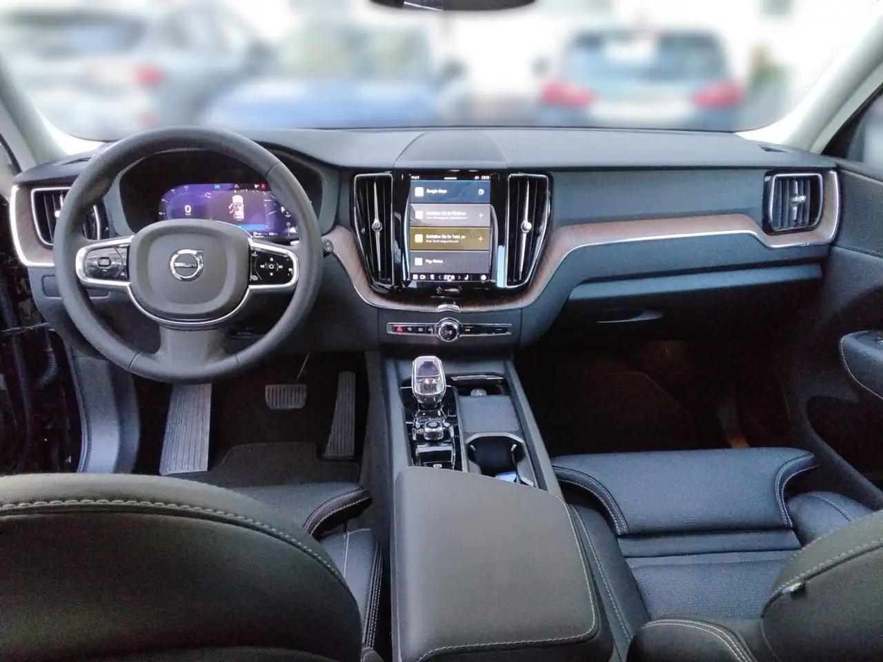 Volvo XC60 Plus Dark 2WD — Vehicle gallery 10