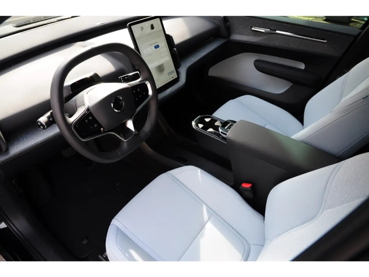 Volvo EX30 Single Motor Extended Range Ultra *WinterP* — معرض صور السيارة 26