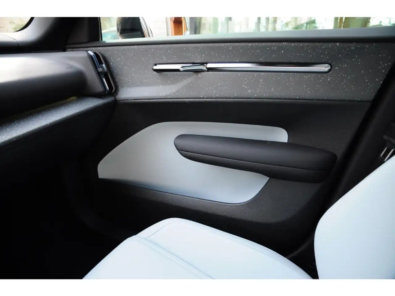 Volvo EX30 Single Motor Extended Range Ultra *WinterP* — معرض صور السيارة 16