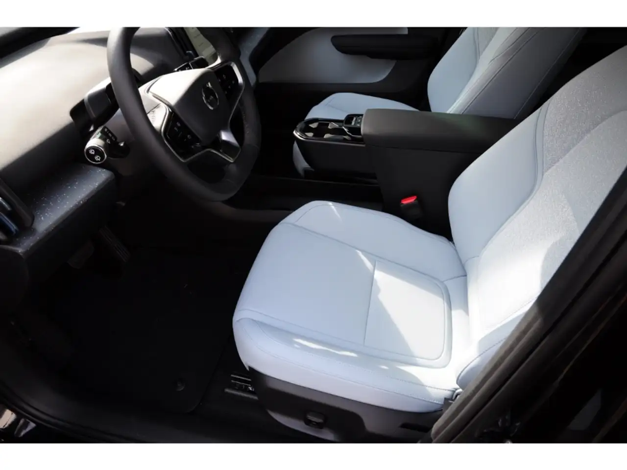 Volvo EX30 Single Motor Extended Range Ultra *WinterP* — معرض صور السيارة 25