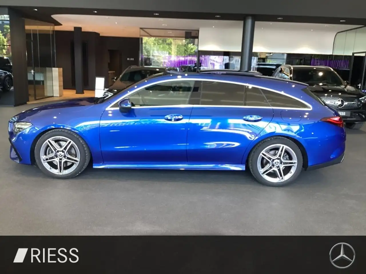 Mercedes-Benz CLA 200 SB AMG PREMIUM PANO AHK MULTI RFK SPUR — Galería del vehículo 4