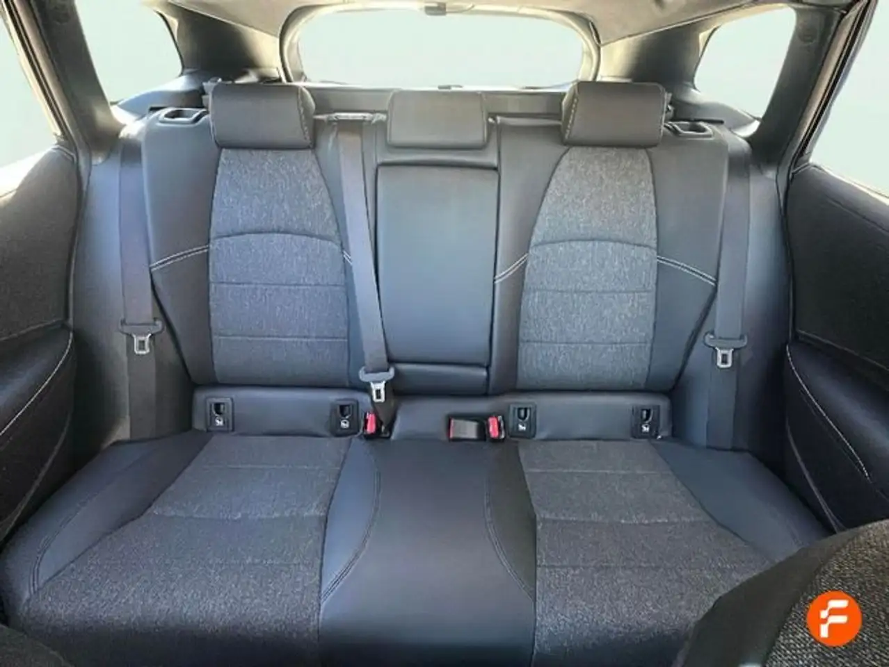 Toyota Corolla Touring Sports 140H Style — Galería del vehículo 16
