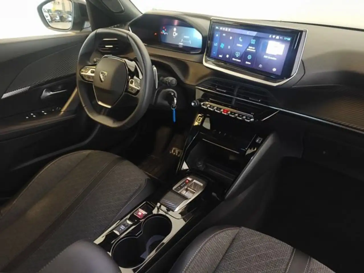 Peugeot 2008 1.2 PureTech S&S Allure EAT8 130 — Vehicle gallery 28