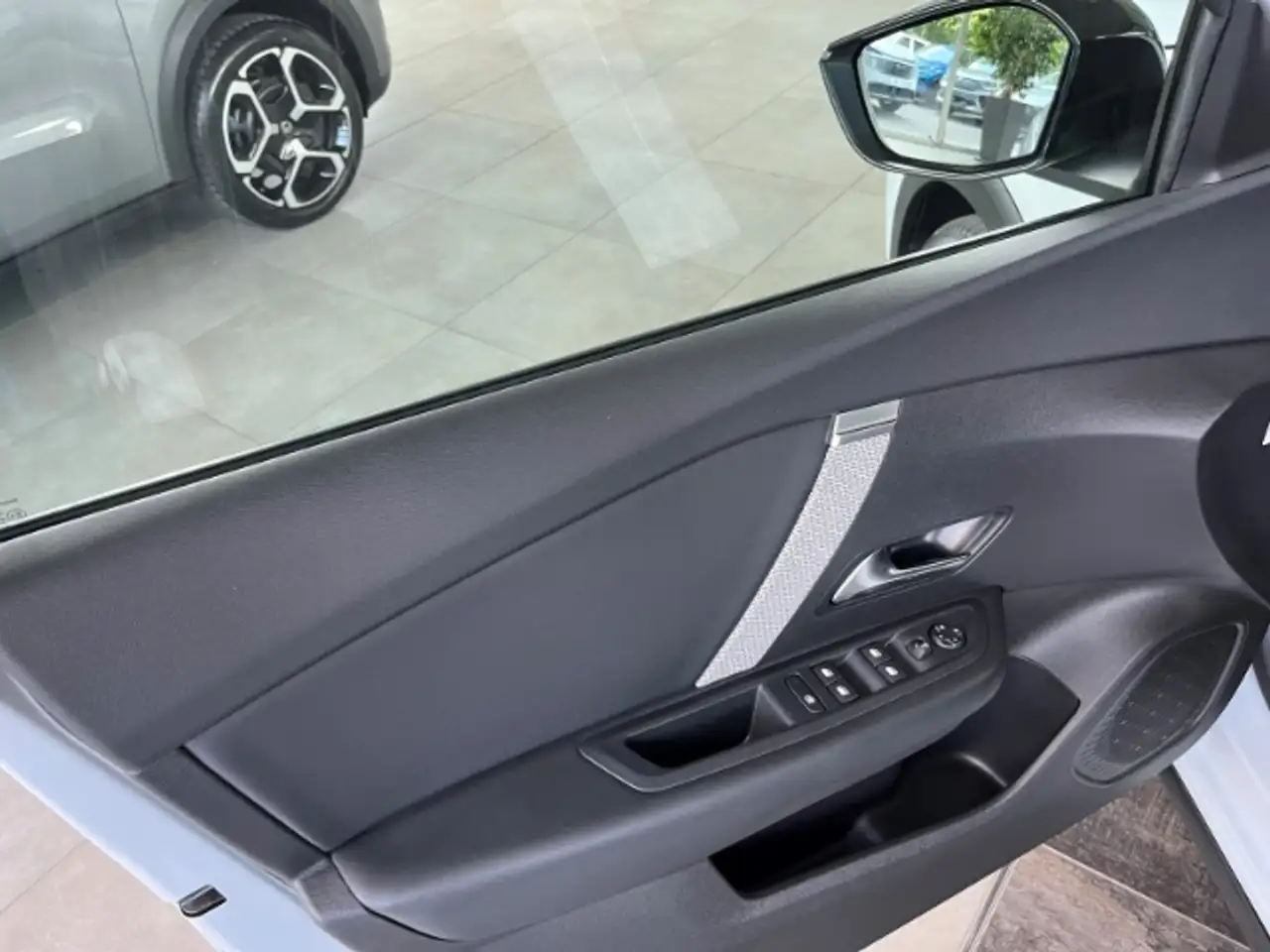 Citroen C4 Max Navi Leder 360 Kamera ACC SHZ LM-Felgen — معرض صور السيارة 11