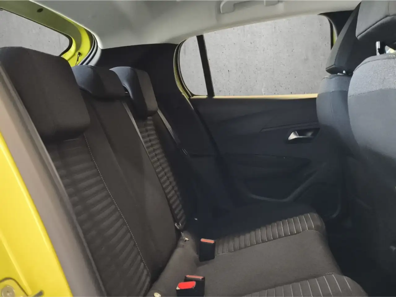 Peugeot 208 Active PT 75 DAB+ LED CarPlay Klima Apple CarPlay — Galerie du véhicule 14