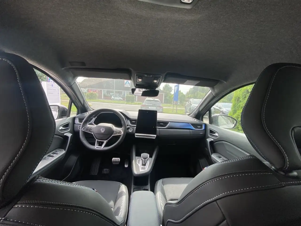 Renault Symbioz E-Tech Full Hybrid 145 — معرض صور السيارة 12