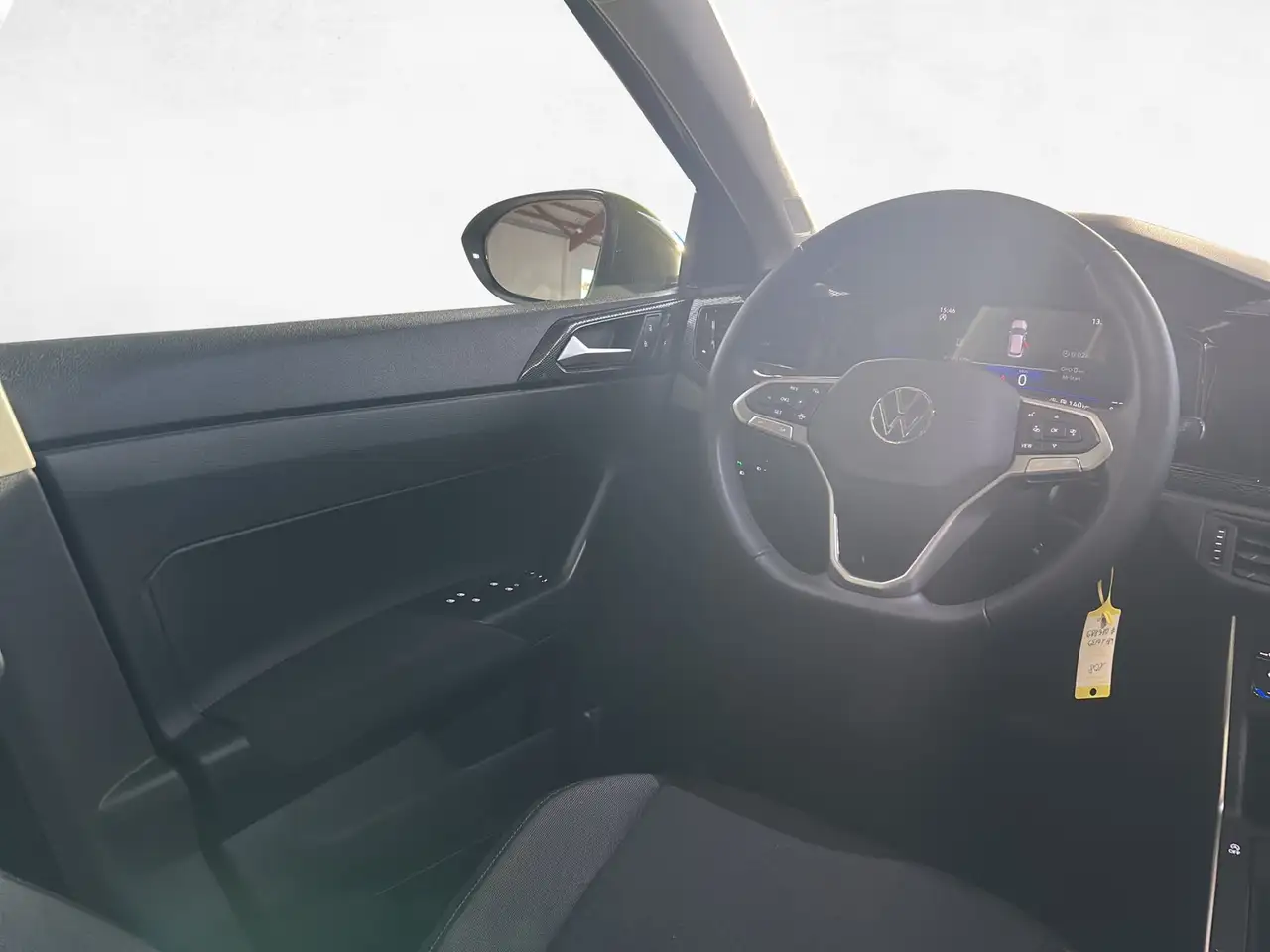 Volkswagen Taigo Life 1.5 TSI DSG /CarPlay/AHK/LED/Sitzhz — Vehicle gallery 16