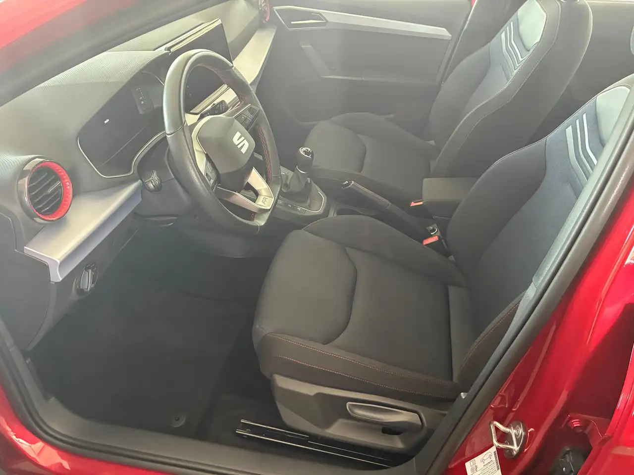 SEAT Ibiza FR 1.0 TSI 110 PS NAVI LED KAMERA PDC SHZ — Vehicle gallery 27