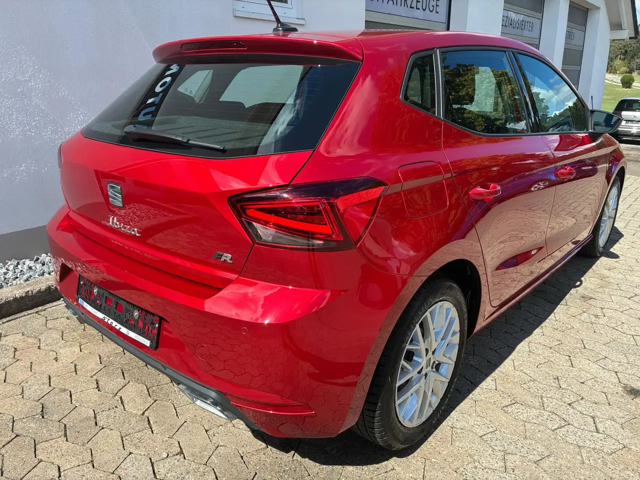 SEAT Ibiza FR 1.0 TSI 110 PS NAVI LED KAMERA PDC SHZ — Vehicle gallery 5