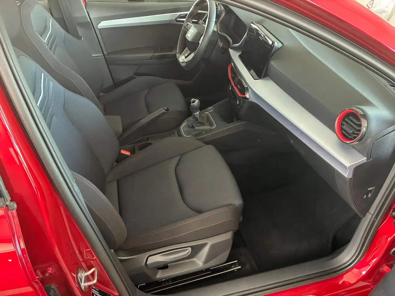 SEAT Ibiza FR 1.0 TSI 110 PS NAVI LED KAMERA PDC SHZ — Vehicle gallery 22