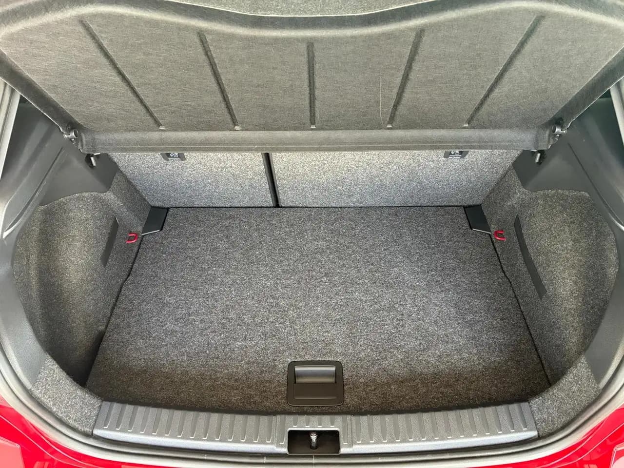 SEAT Ibiza FR 1.0 TSI 110 PS NAVI LED KAMERA PDC SHZ — Vehicle gallery 29
