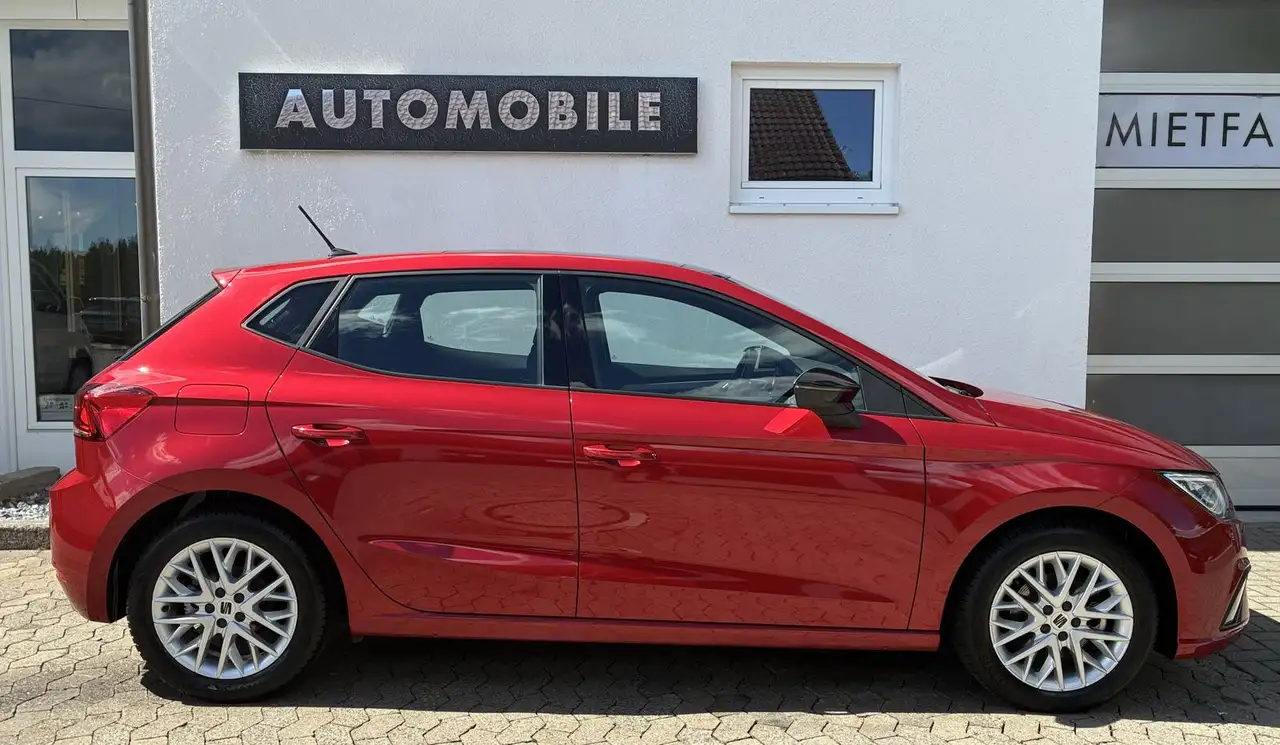 SEAT Ibiza FR 1.0 TSI 110 PS NAVI LED KAMERA PDC SHZ — Vehicle gallery 4