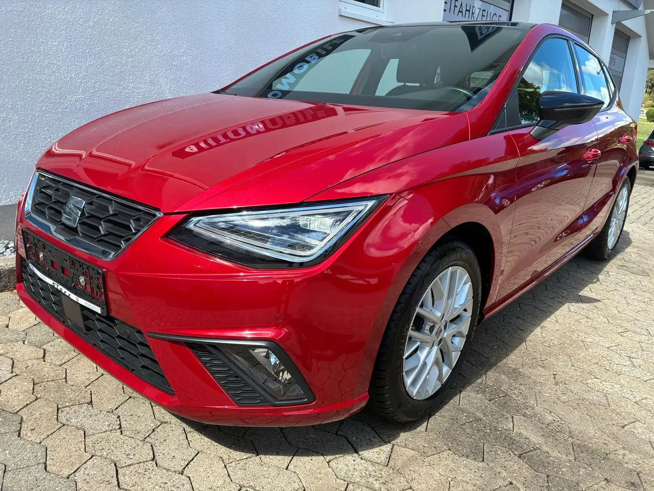 SEAT Ibiza FR 1.0 TSI 110 PS NAVI LED KAMERA PDC SHZ — Vehicle gallery 2