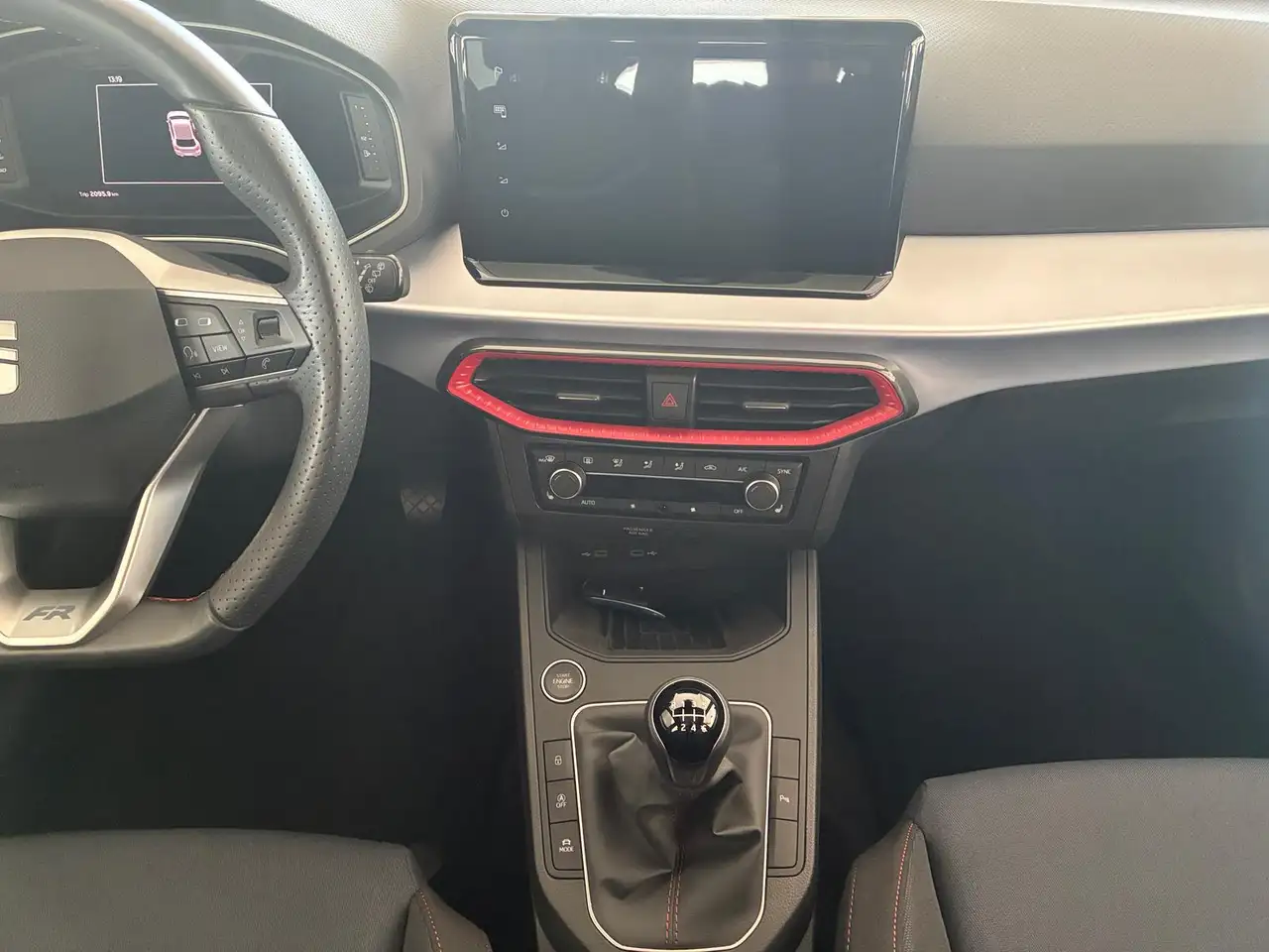 SEAT Ibiza FR 1.0 TSI 110 PS NAVI LED KAMERA PDC SHZ — Vehicle gallery 24