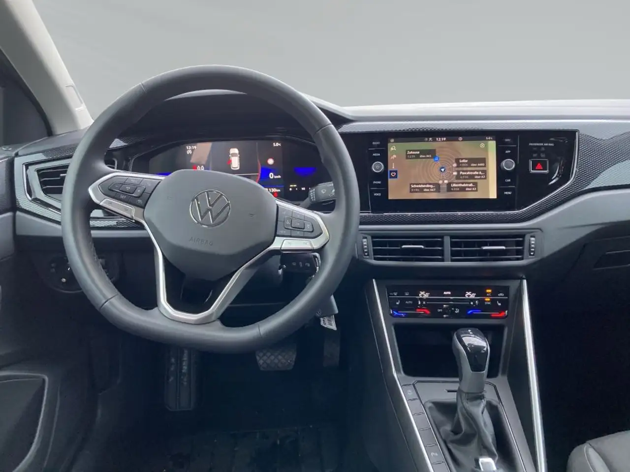 Volkswagen Taigo 1.0 TSI Life DSG + SHZ + NAVI + RFK + PDC + — معرض صور السيارة 15