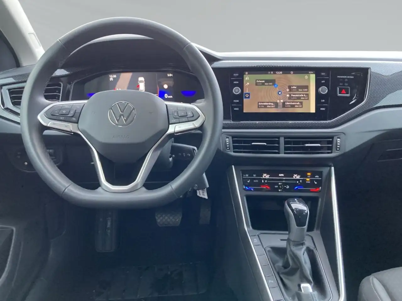 Volkswagen Taigo 1.0 TSI Life DSG + SHZ + NAVI + RFK + PDC + — معرض صور السيارة 14