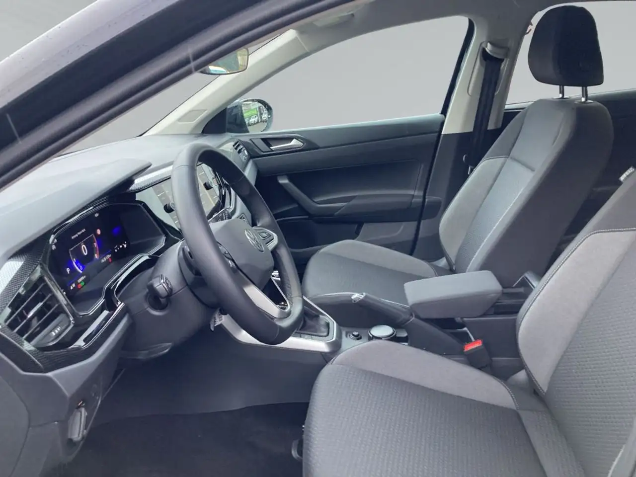 Volkswagen Taigo 1.0 TSI Life DSG + SHZ + NAVI + RFK + PDC + — معرض صور السيارة 10