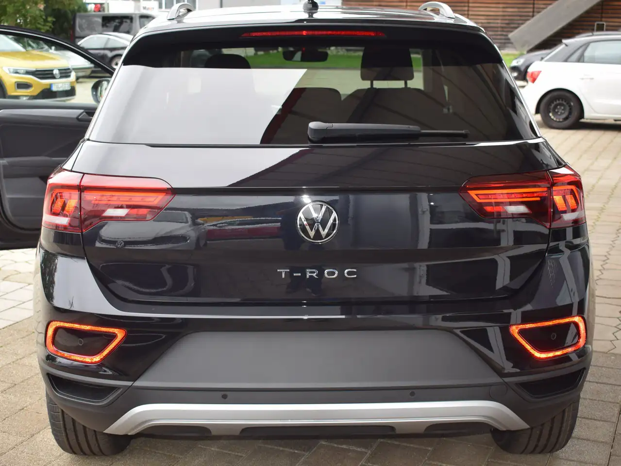 Volkswagen T-Roc Life, LED-Scheinw.,AHK, DAB*, PDC, — Vehicle gallery 15