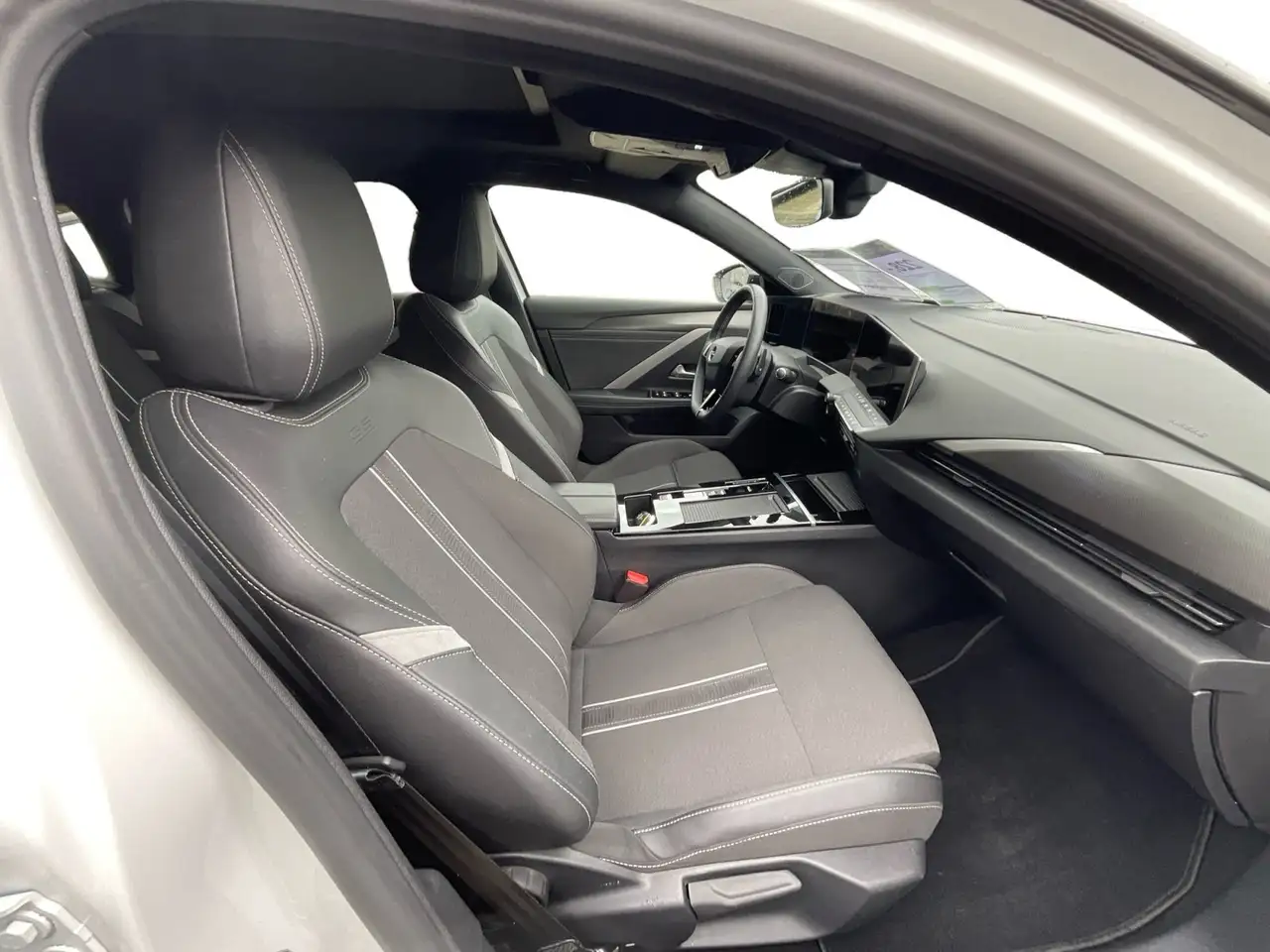 Opel Astra L Sports Tourer 1.2 GS Schiebedach, AHK — Vehicle gallery 17